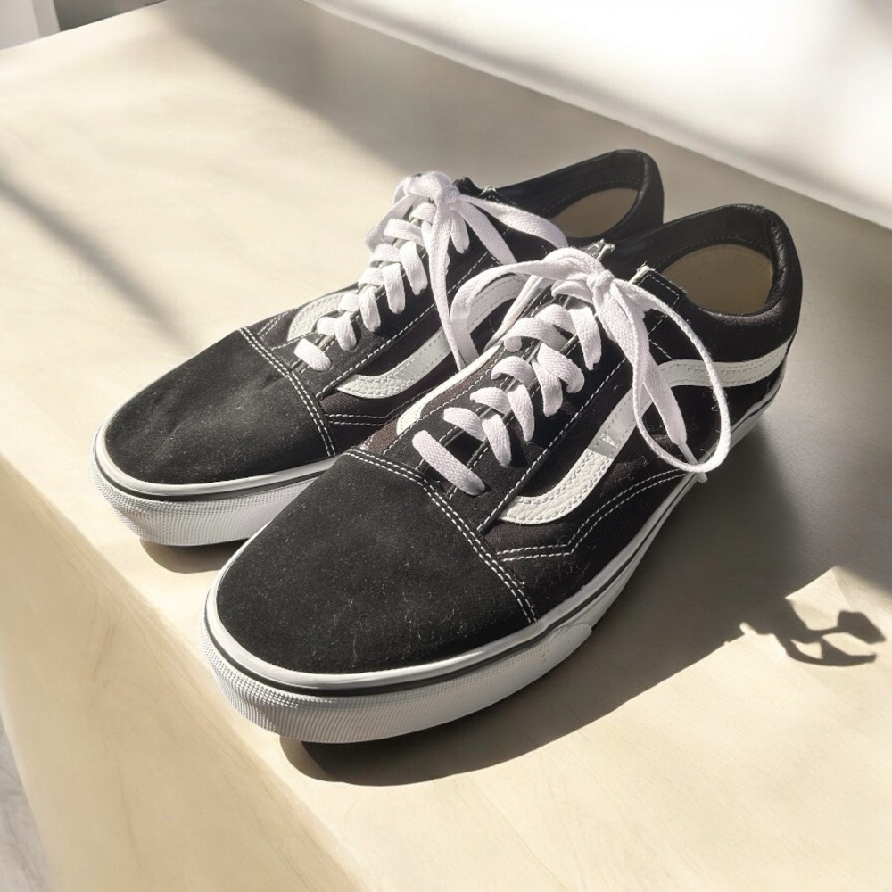 Vans women’s  Black and White Old Skool Sneakers sz 11 nwot